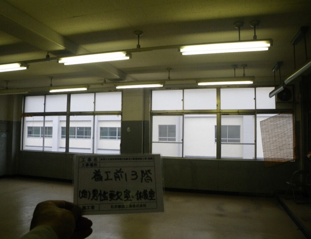 男性更衣室・休養室 before